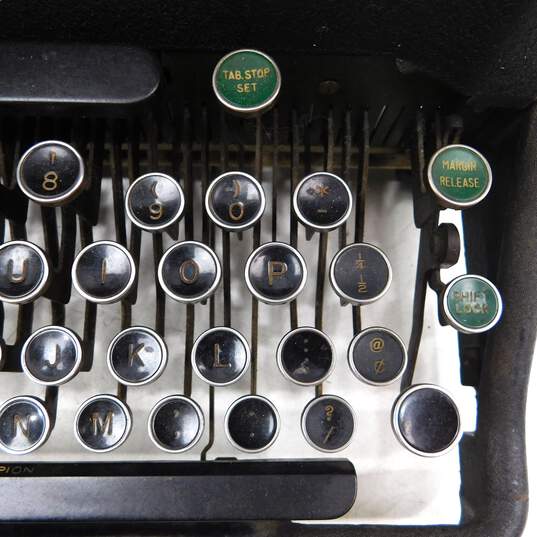 Vintage Underwood Portable Manual Typewriter image number 8