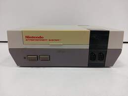Nintendo Entertainment System NES Video Game Console w/ 2 Controllers alternative image