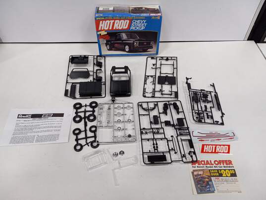Revell Hot Rod Chevy Street Pick Up Car Kit IOB image number 1