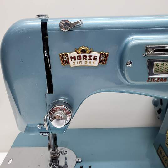 Vintage Morse Zig Zag Model MZZ Sewing Machine W/Pedal - UNTESTED image number 4