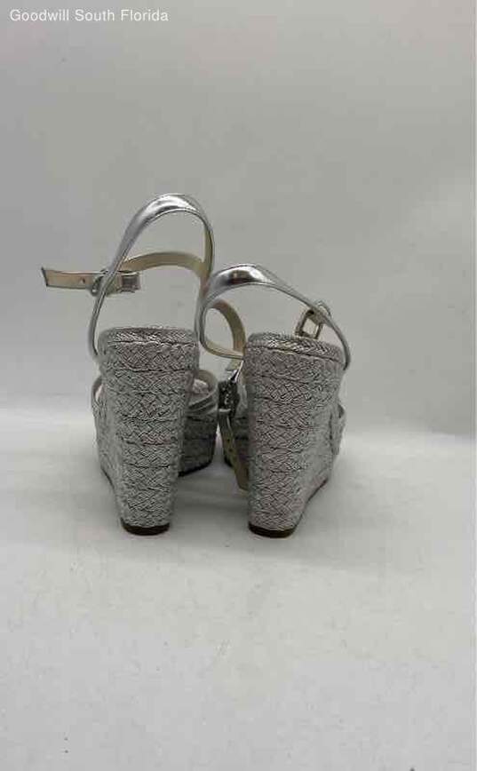 Michael Kors Womens Silver Sandals Size 6 1/2 M image number 4