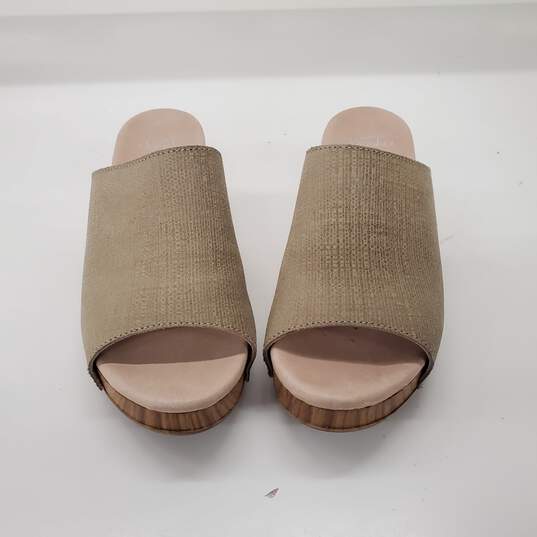 Dansko Women's Maci Taupe Textured Leather Clogs Size 8.5 image number 2