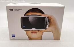 VR One Plus Version 2 ID 2174-931 White Virtual Reality Headset alternative image