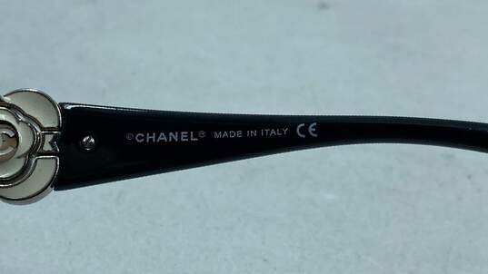 Chanel Black Sunglasses - Size One Size image number 7