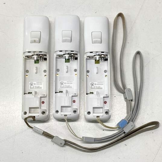 Set Of 3 Nintendo Wii MotionPlus Remotes For Parts/Repair- White image number 2