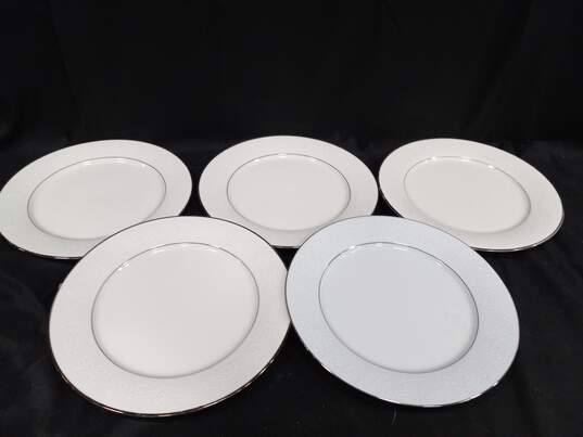 5pc Lot of Marseille Dinner Plates image number 1
