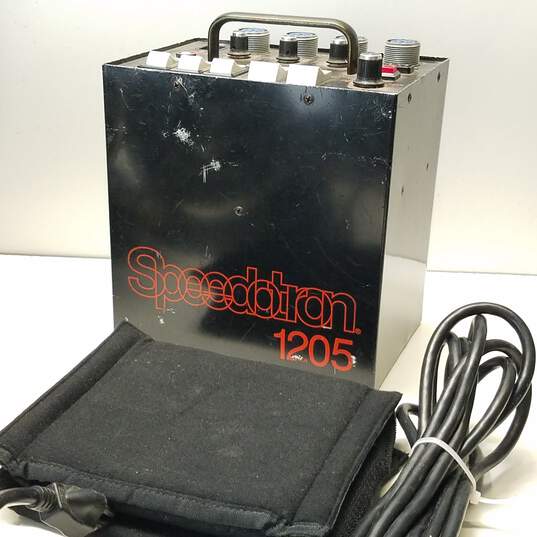 Speedotron Black Line Power Supply 1205 & 2 Speedotron Universal Lighting Model 102A image number 2