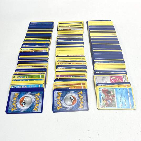 Assorted Pokémon TCG Common, Uncommon and Rare Trading Cards (600 Plus Cards) image number 1