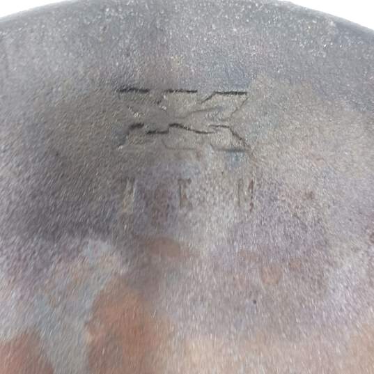 Cast Iron Fry Pan With Wood Handle image number 4