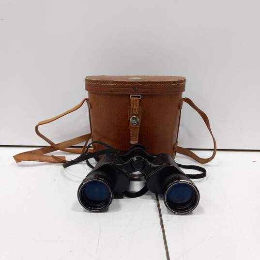 Vintage Binolux Fully Coated 4022 7x35 367 At 1000Yds No. 31140 Binoculars In Leather Carrying Case (With Broken Strap) image number 1
