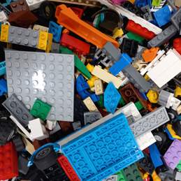 9lbs Lot of Assorted Brands Building Toy Bricks & Blocks alternative image