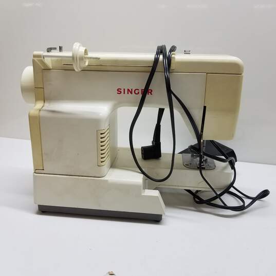 Vintage Singer Sewing Machine For Parts/ Repair With Manual and Notions image number 3