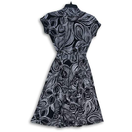 NWT White House Black Market Womens Black White Abstract Fit & Flare Dress Sz XS image number 2