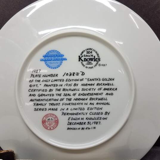 'Santa's Golden Gift' Christmas 1987 Norman Rockwell Knowles China Company Plate image number 3