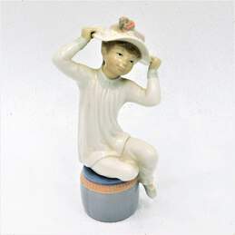 Lladro 1147 Seated Girl With Bonnet Hat 8.5" Porcelain Figurine Spain Retired