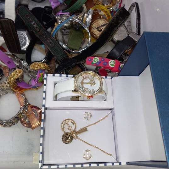 6.8lb Bundle of Mixed Variety Watches image number 2