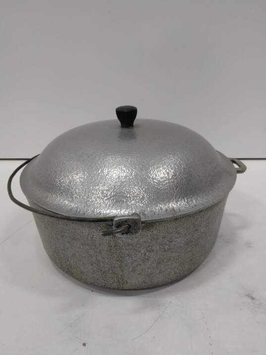 Vintage Club Hammered 4Qt Aluminum Lidded Dutch Oven image number 2