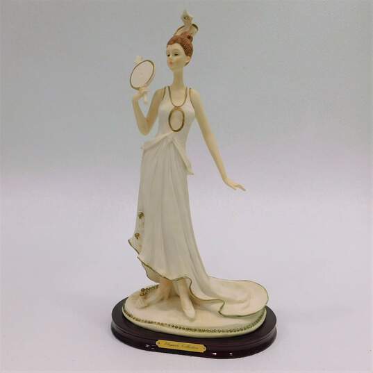 Elegante Collection Lady Figurine image number 1