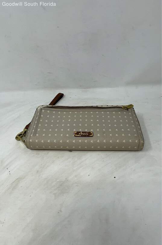 Fossil Womens Beige Tan Hearted Print Zip-Around Wallet image number 2