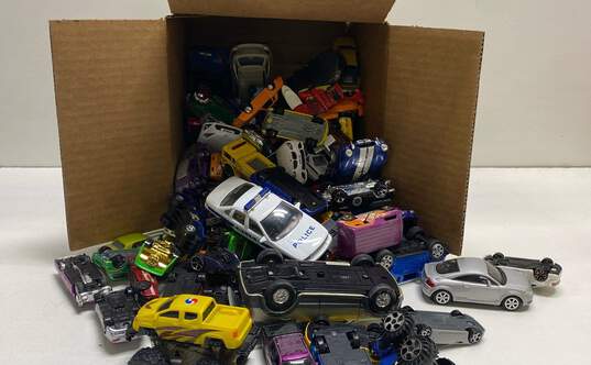 Lot of Assorted Die Cast Toy Cars image number 2