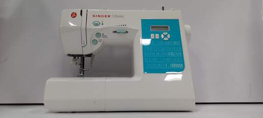 Singer Stylist Computerized Sewing Machine Model 7258 IOB image number 2