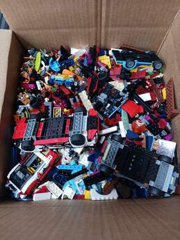 7.5 lbs of Assorted Lego Pieces
