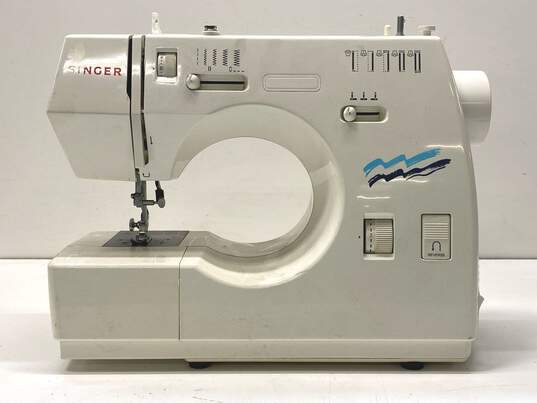 Singer Sewing Machine 30215 image number 2