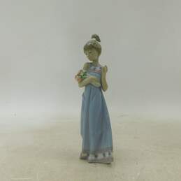 Lladro Spring Token 5604 Figurine Girl with Bouquet
