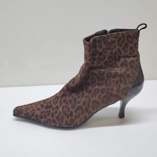 Donald Pliner Animal Print Leather Upper Boots Women Sz 9.5 image number 2