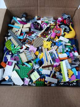 8lbs of Assorted Lego Pieces