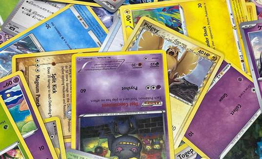 Assorted Pokémon TCG Common, Uncommon and Rare Trading Cards (600 Plus Cards) image number 5