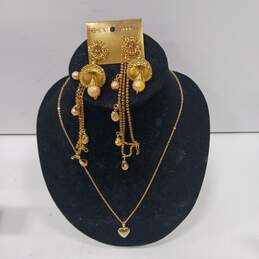 Bundle of Assorted Gold Toned Fashion Costume Jewelry alternative image