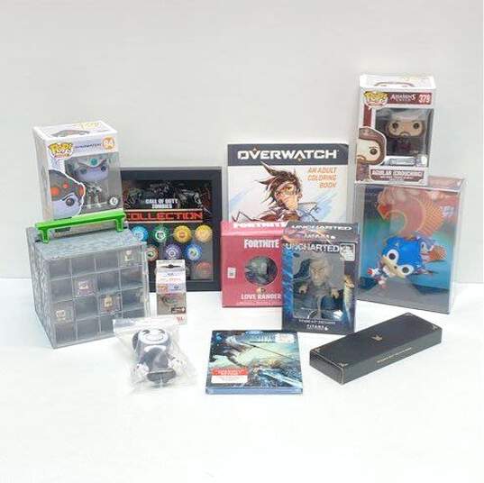 Mixed Video Game Themed Collectibles Bundle image number 1