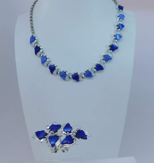 Vintage Unsigned Possible Coro Or Lisner Silver Tone Blue Lucite Leaves Necklace & Clip Earrings Set 57.6g image number 1