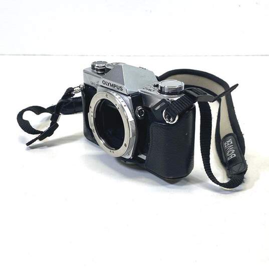 Olympus OM-2 SLR Camera BODY-FOR PARTS OR REPAIR image number 1