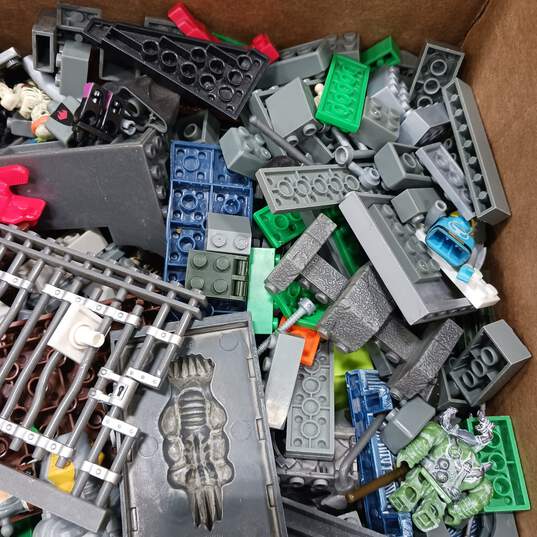 11lbs Bulk Bundle of Assorted Mega Bloks Building Toy Pieces image number 2