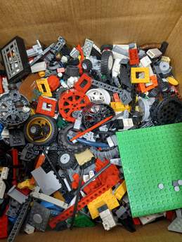 7.8 Pounds Of Assorted Lego Bricks & Pieces
