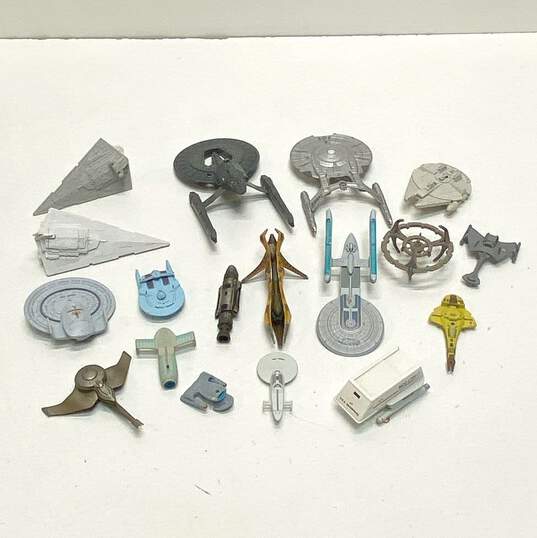 Mixed Star Wars & Star Trek Space Ships Bundle image number 5