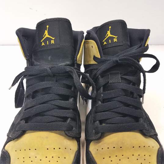 Air Jordan Men's 1 Mid SE Yellow Toe Basketball Shoes