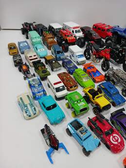 Bundle of Assorted Diecast Toy Vehicles alternative image