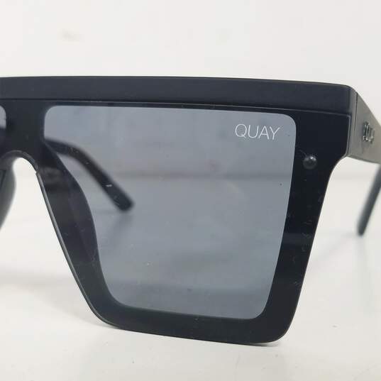 Quay Australia Hindsight Rubberized Black Sunglasses image number 4