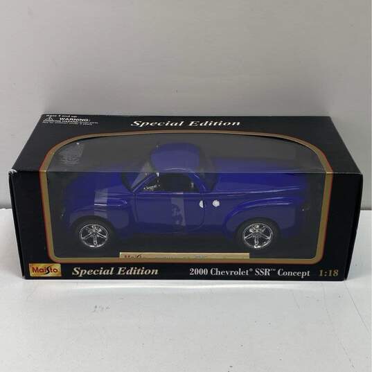 Maisto 2000 Chevrolet SSR Concept Blue 1:18 Diecast #31612 Special Edition NRFB image number 1