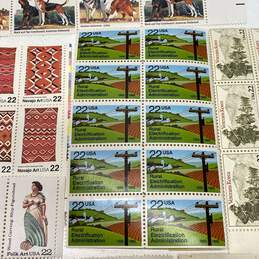 Vintage Bundle Lot of 20 and 22 Cent US Stamps alternative image