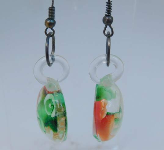 Artisan Silvertone Floral Dichroic Art Glass Pendant Orange Ribbon Necklace Matching Drop Earrings & Band Ring 40.8g image number 8