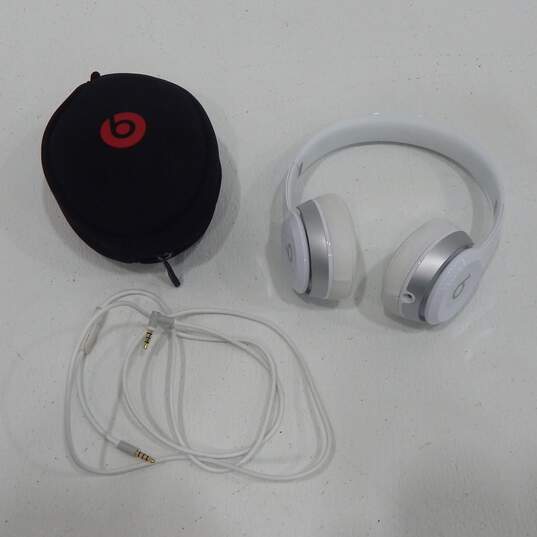 Beats by Dr. Dre Solo 2 Wired On-Ear Headphones B0518 White w/ Case image number 1