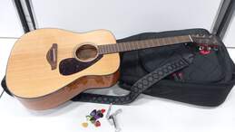 Yamaha FG800 Acoustic Dreadnought Guitar in Roadrunner Backpack Gig Bag