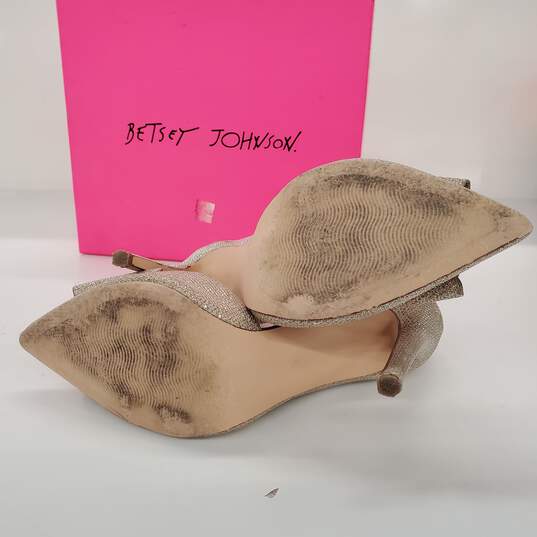 Betsey Johnson Women's 'Prince' Gold D'Orsay Heels Size 8.5 image number 4