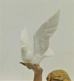 Lladro Peace Offerings #3559 Woman With Dove Figurine alternative image