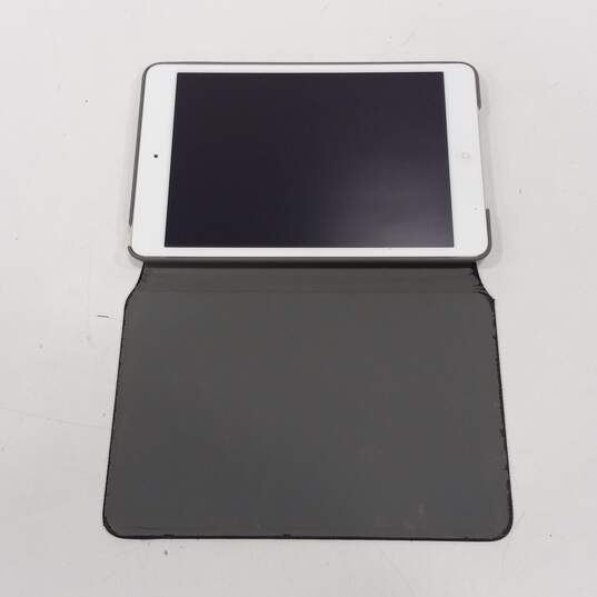 Apple iPad Mini 2 w/ Case image number 1