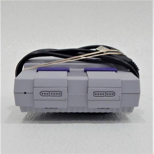 Super Nintendo SNES Classic Edition image number 3